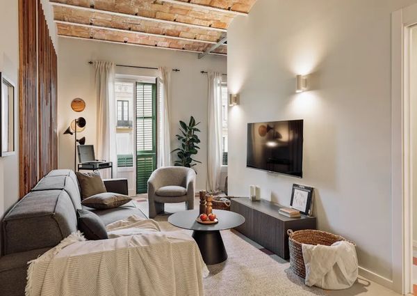 Ronda de Sant Pere, Barcelona, Catalonia 08010