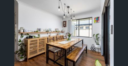 STYLISH HOME IN SOUTH BUNBURY - Photo 4