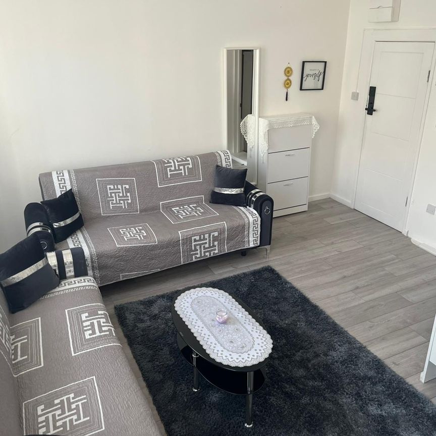 1 Bed Flat, Kingsland High Street, E8 - Photo 1