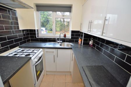 1 bedroom semi-detached house to rent - Photo 5