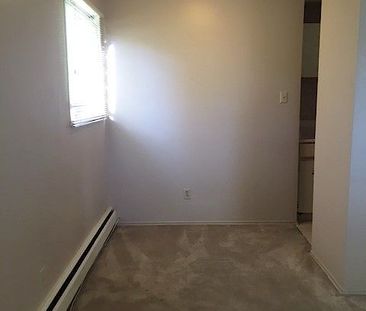 Cozy Bankview Apartment Available July 1st - Photo 4