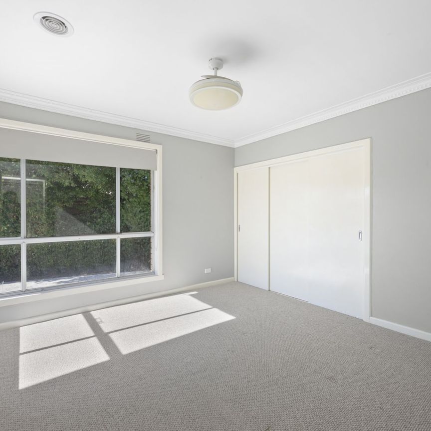 5 Pauls Cres, Wendouree VIC 3355 - Photo 1