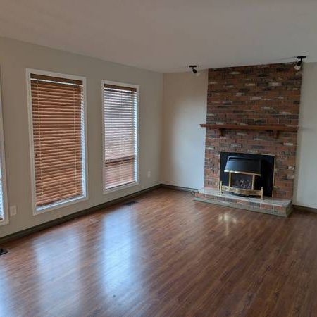 3 Bedroom and Den East Abby House - RENTDAN - Photo 1