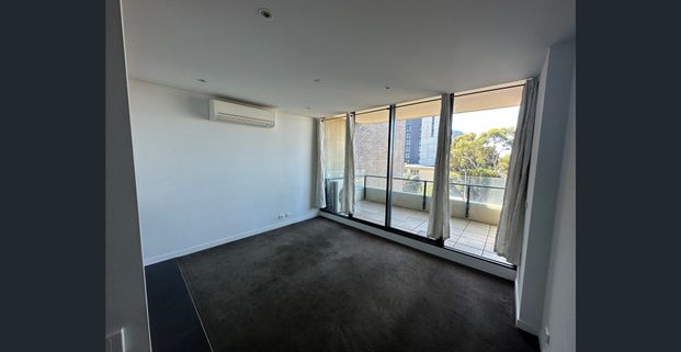 Light & Spacious 1 Bedroom in Prime Location - Photo 1