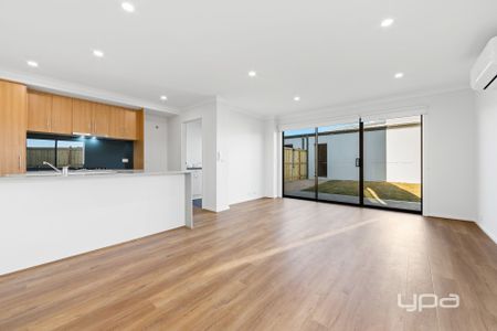 Captivating Brand-New Townhouse in Thornhill Park - Photo 4