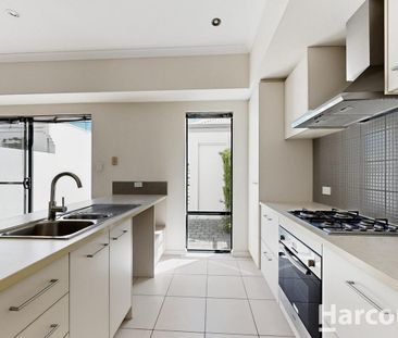 SMART, LOW-MAINTENANCE LIVING IN A PRIME CLARKSON LOCATION - Photo 6