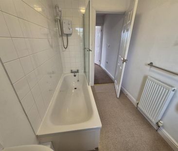 2 bedroom terraced house to rent - Photo 4