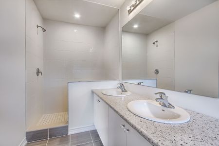 For Lease - 15 Durham Avenue, Barrie, Ontario - Photo 2