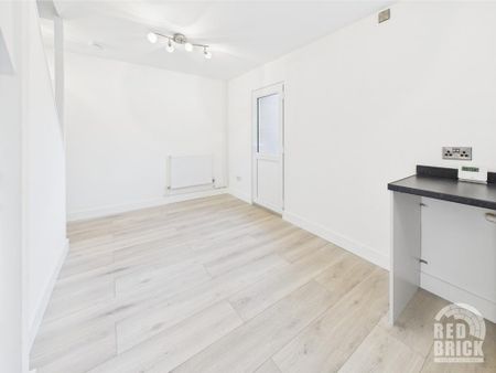 3 bedroom terraced house to rent - Photo 4