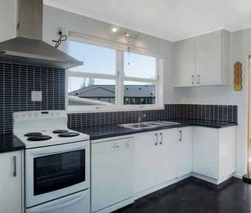 Charming 3-Bedroom Family Home in Hill Park - Photo 4