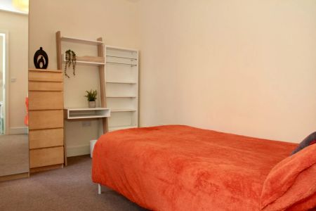 Wheatsheaf Way (4 bed) - Photo 3