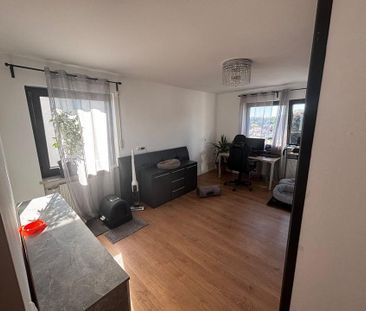 Schöne 3,5 Zi Wohnung mit Balkon in Feucht - Foto 1