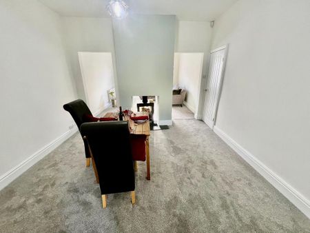 3 bedroom detached bungalow to rent - Photo 3