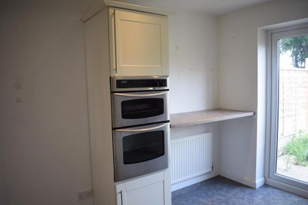 2 bedroom semi-detached house to rent - Photo 5