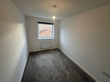 3 bed Semi-Detached - To Let - Photo 3