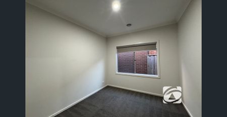 MODERN FAMILY HOME OFFERING COMFORT AND CONVENIENCE - Photo 3