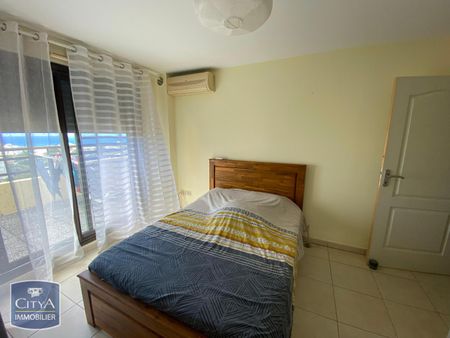 Location Appartement 2 pièces 55m² ST DENIS 97400 - Photo 4