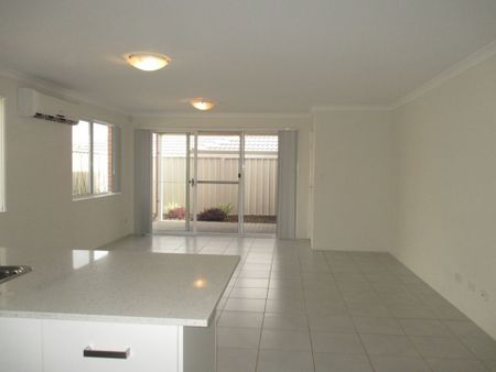 Modern Home in the Heart of Baldivis - Photo 4