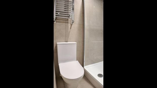 1 bedroom in a house share to rent - Photo 1