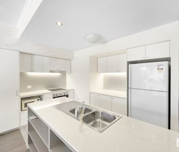 MODERN 2 BEDROOM 2 BATHROOM FURNISHED APARTMENT IN THE HEART OF GLA... - Photo 5