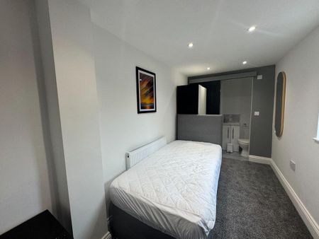 1 bedroom in a house share to rent - Photo 2