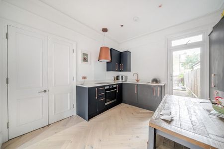 3 bedroom flat to rent - Photo 5