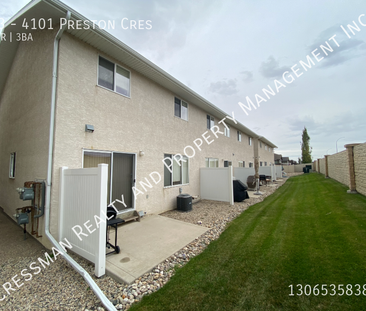 3 Bedroom Townhouse in North Regina - Photo 2