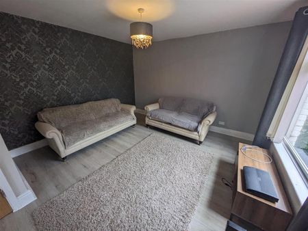 4 bedroom private hall to rent - Photo 2