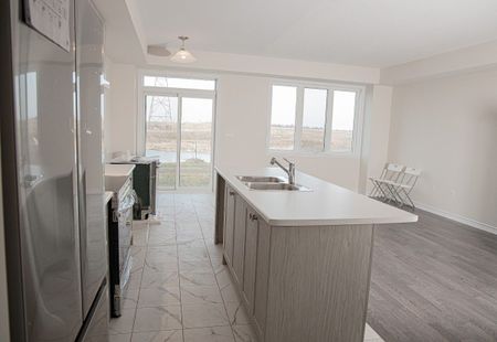 For Lease - 386 Barker Parkway, Thorold, Ontario - Photo 5