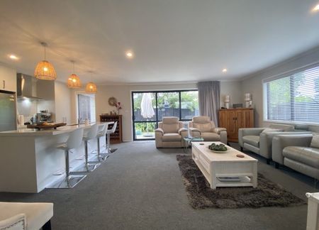 Summer Stunner - Photo 2