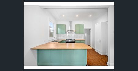 CHARMING FAMILY HOME WITH BEAUTIFUL PERIOD DETAIL & MODERN COMFORT - Photo 2