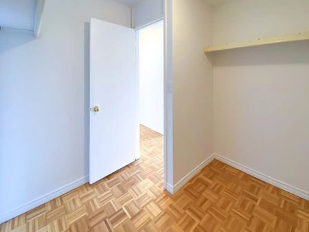 Park Royal Towers — Three-Bedroom (1) - Photo 2