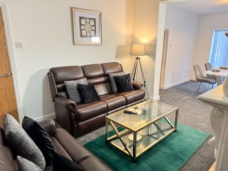 To Let: Stoneleigh Avenue, Middlesbrough, TS5 8AT - Photo 4