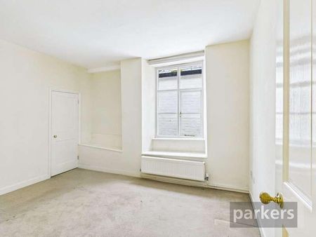 High Street, Highworth, Swindon, Wiltshire, SN6 - Photo 4