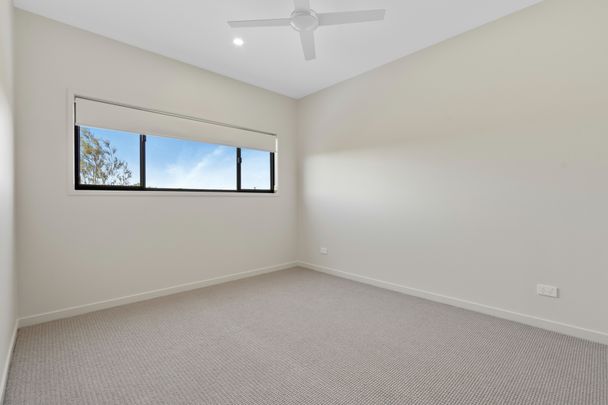 Upmarket Luxury Townhome with 3 Parking Spaces - Photo 1