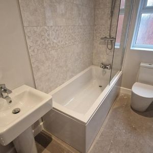 2 bedroom semi-detached house to rent - Photo 2