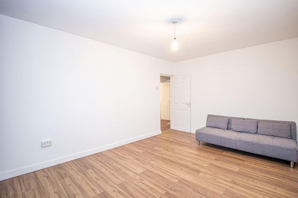 2 bedroom Flat To Let - Photo 1