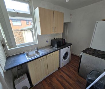 Studio Flat, Sheil Road, L6 - Photo 4
