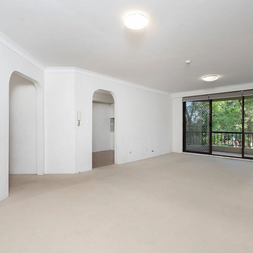 Spacious Three-Bedroom Apartment in a Convenient Carlingford Location - Photo 1