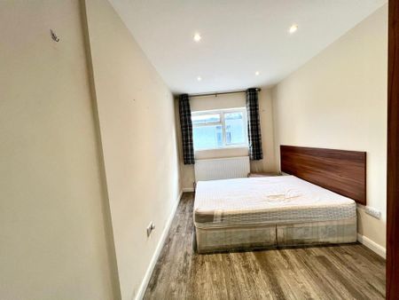 6 bedroom semi-detached house to rent - Photo 5