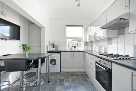 3 bedroom flat to rent - Photo 3