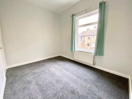 Lawrence Road, Marsh, Huddersfield £850 pcm ⓘ The monthly or weekly payment required by the landlord. Read our glossary page , 3 bedrooms, house - terraced, to let * Tenant info - Photo 2