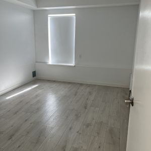 Gary Manor - Photo 2