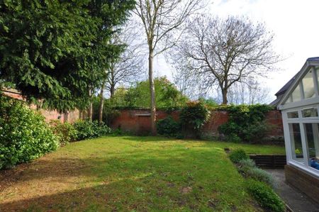 3 bedroom semi-detached house to rent - Photo 4