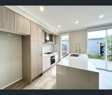 8 Pewter Walk, Clyde North, Vic 3978 - Photo 1