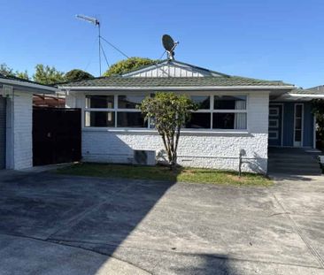 Cool down this summer in your own backyard pool - Photo 4