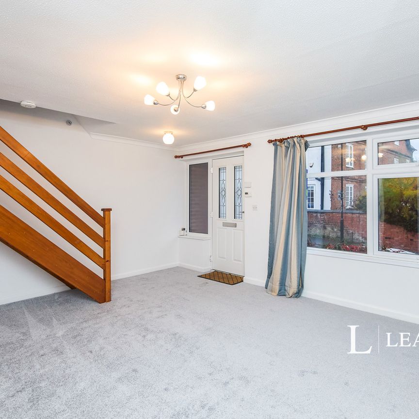 3 bedroom house to rent The Square, Mickleover, DE3 - Photo 1