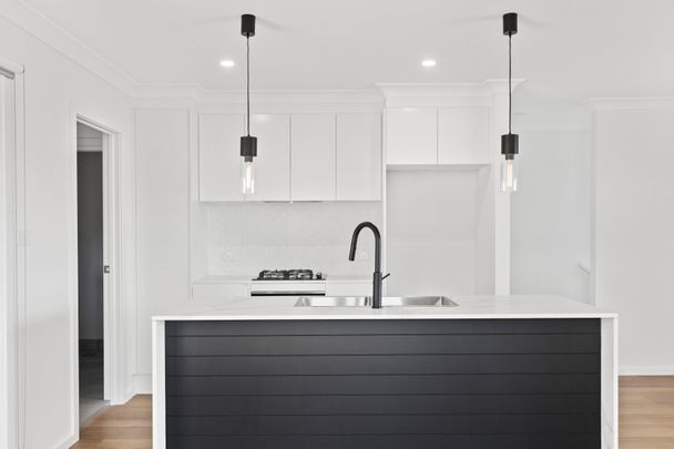 Stunning 3 Bedroom Townhouse - Photo 1