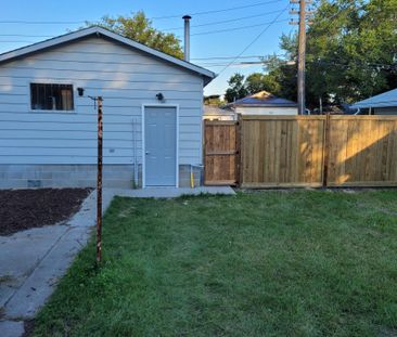 2124 ABBOTT 2 BEDROOMS - Photo 5