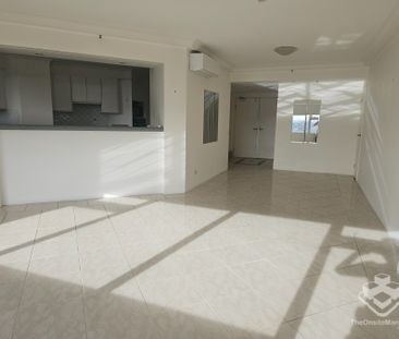 Sky High Apartment in Paradise Waters with Stunning Views - First w... - Photo 4